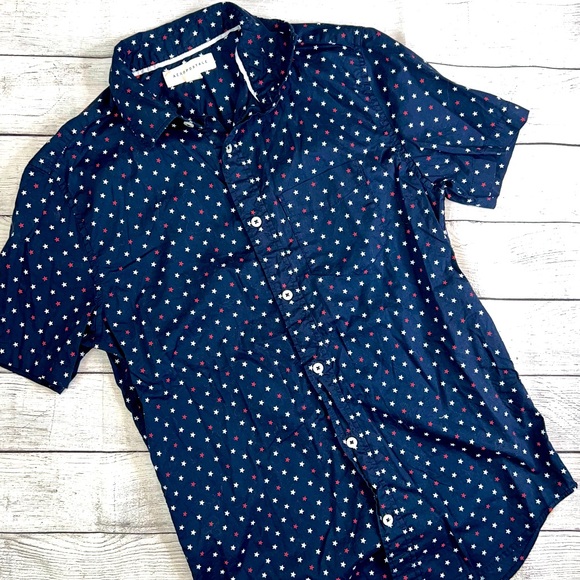 Aeropostale Other - Aeropostale Mens’s XS Blue Short Sleeve Shirt w/ Red and White Stars